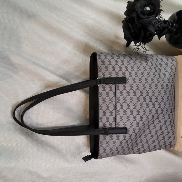 Michael Kors Morgan Medium center stripe zippered top tote saffiano leather - Picture 3 of 5